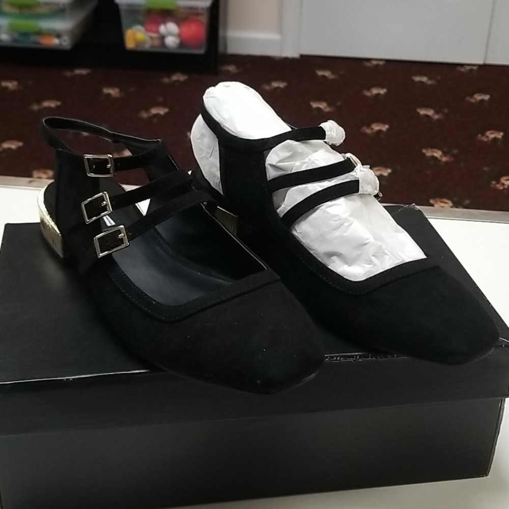 NWT Design lab shoes with gold heel size 8